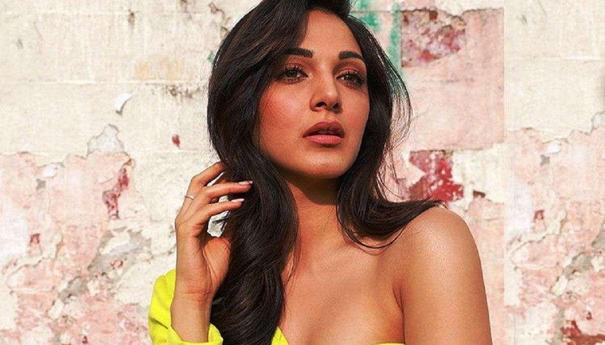 Kiara Advani  reacts after shutterbugs interrogate her about her personal life