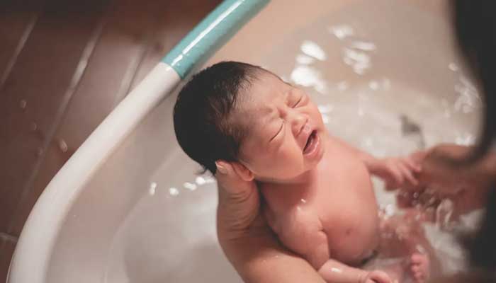 Parenting guide: How often to bathe a newborn