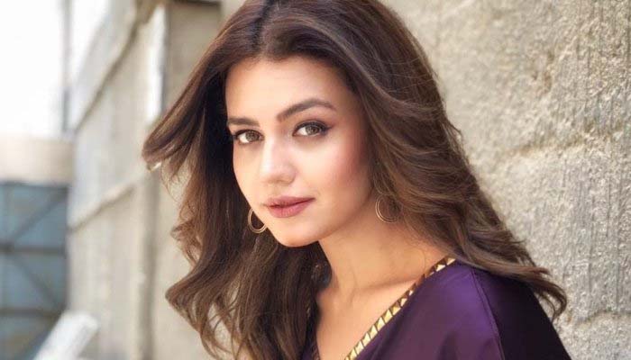 Zara Noor Abbas becomes closer to Allah amidst obstacles